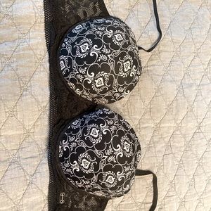 Bra with lace
